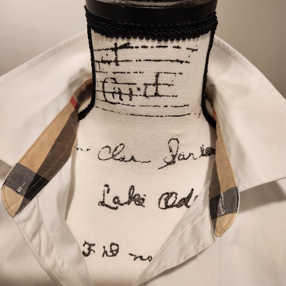 Burberry - Picture 2 of 9